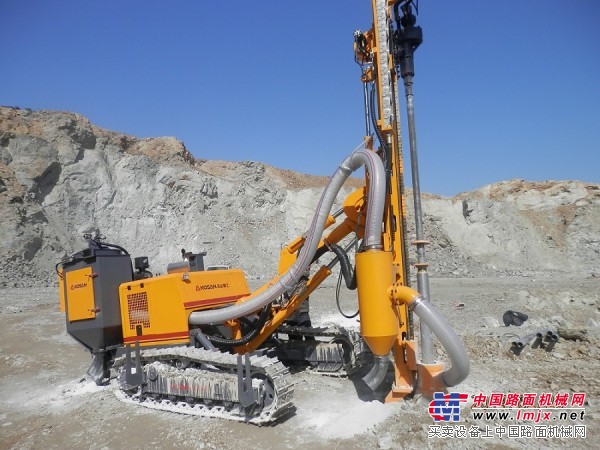 鉆機、履帶液壓潛孔鉆、礦山設(shè)備、吸塵、爆破設(shè)備_潛孔鉆機_樁工機械_整機供應_整機平臺_中國路面機械網(wǎng)