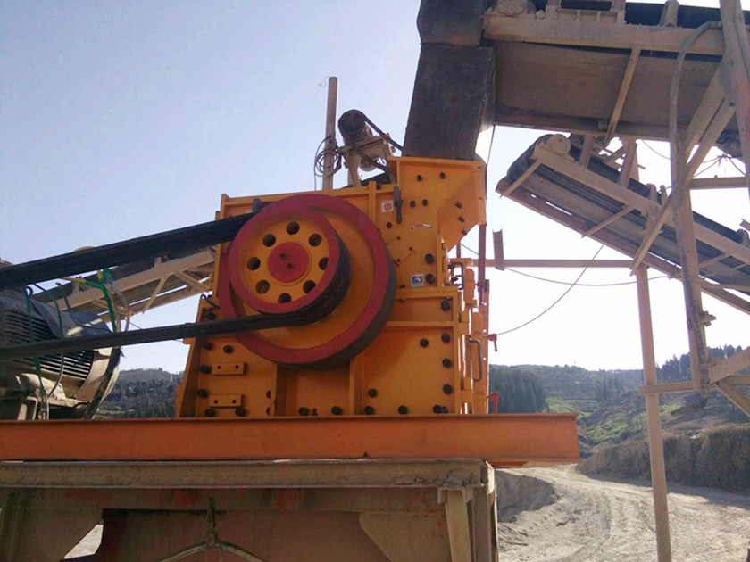 云南中天礦山機械設(shè)備制造,云南昆明鵝卵石、玄武巖、花崗巖、石灰?guī)r鄂式破碎機,反擊式破碎機,二合一破碎機,制砂機,給料機,石料生產(chǎn)線,制砂生產(chǎn)線-新產(chǎn)品展示案例-圖片中心